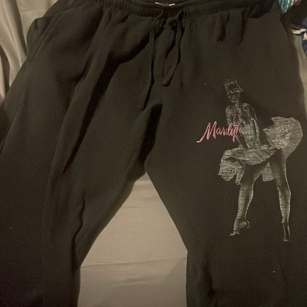 black Marilyn Monroe sweatpants